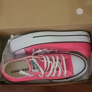 New! Platform Converse- women's size US 8.5